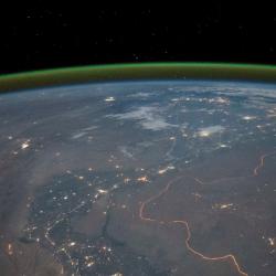 Earth Nightside green airglow layer
